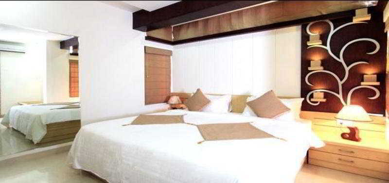 The Nines Business Hotel Bangalore Bagian luar foto